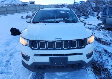 2018 Jeep Compass Latitude из США, поврежденный, VIN 3C4NJDBB9JT152985